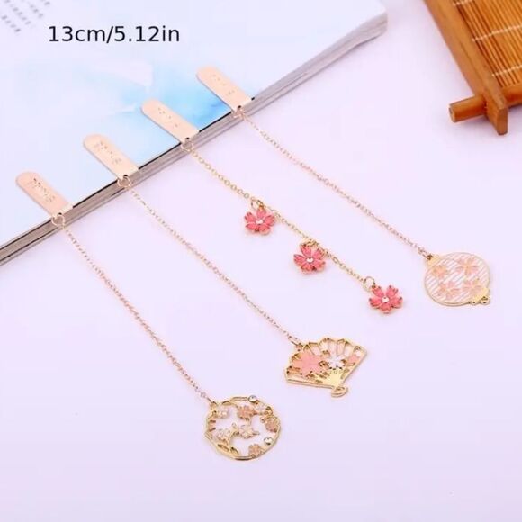 ✨🆕✨ Romantic Cherry Blossoms, Lantern, Sakura Chain Bookmark ✨ - Picture 5 of 7